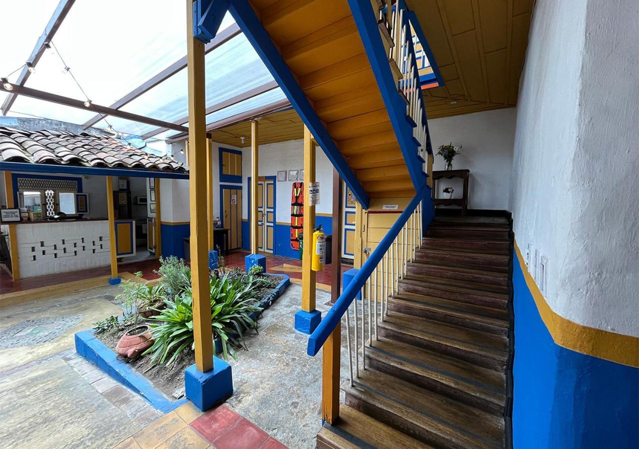 Hostal Ciudad De Segorbe Саленто Екстериор снимка