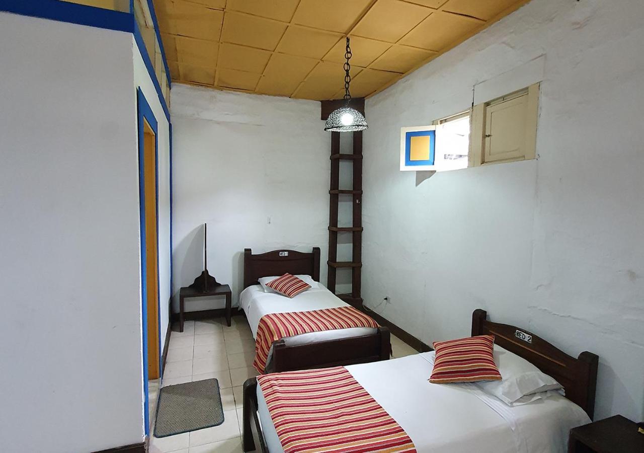 Hostal Ciudad De Segorbe Саленто Екстериор снимка