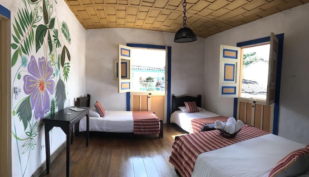 Hostal Ciudad De Segorbe Саленто Екстериор снимка