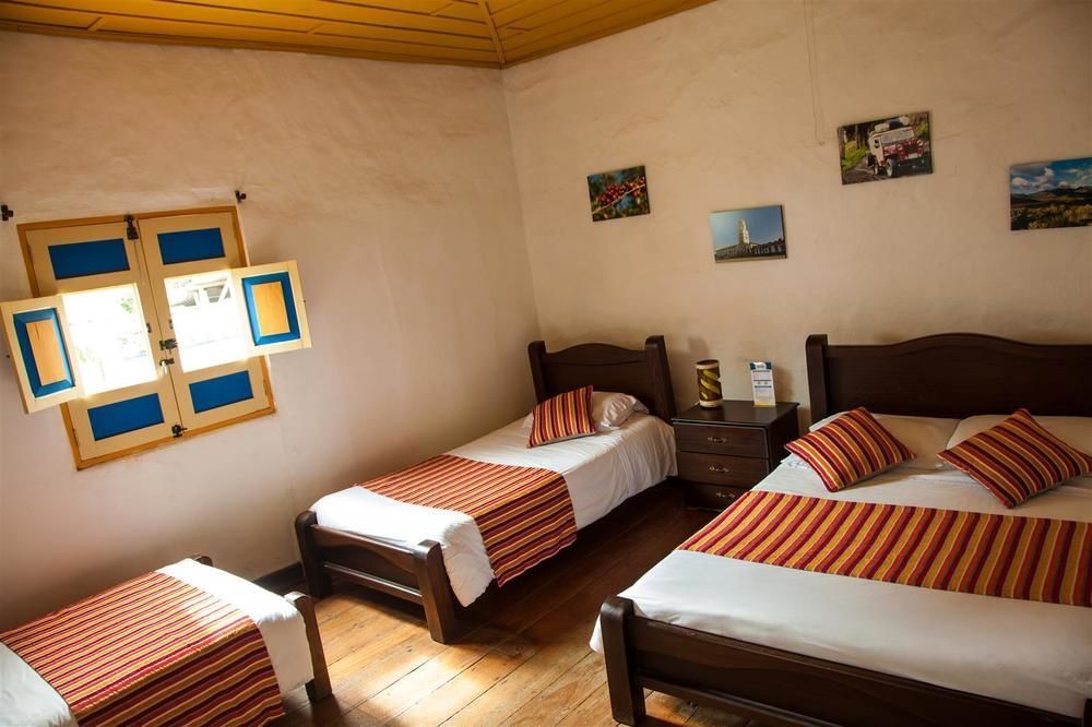 Hostal Ciudad De Segorbe Саленто Екстериор снимка