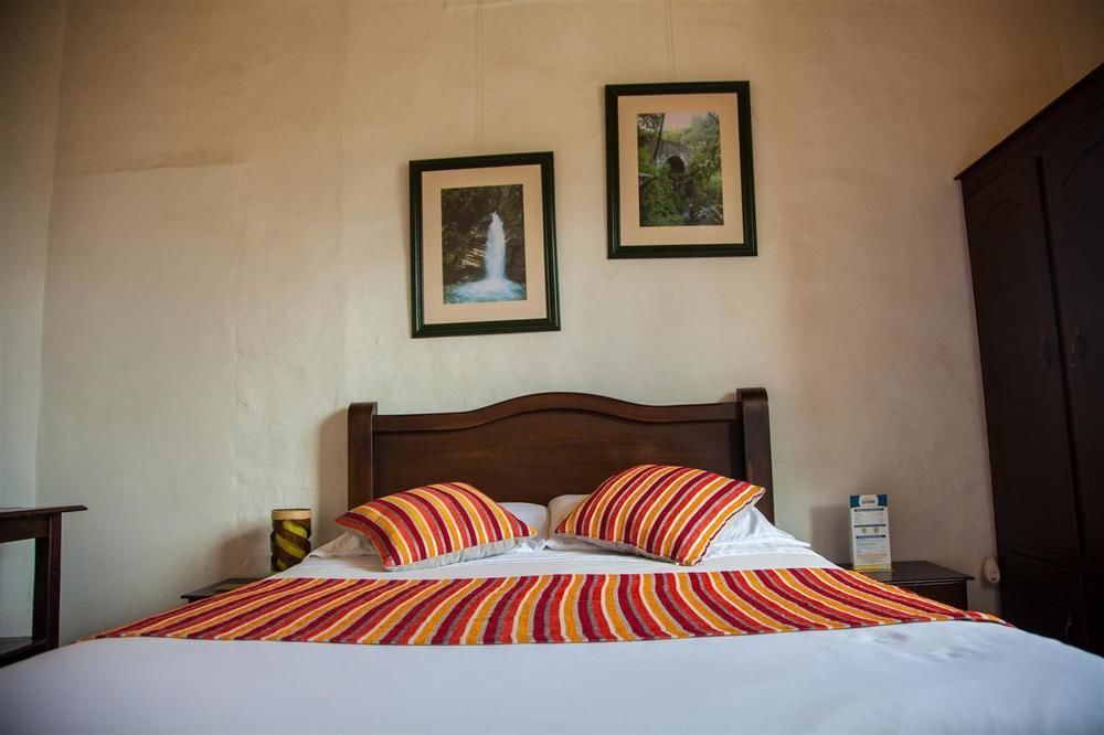 Hostal Ciudad De Segorbe Саленто Екстериор снимка